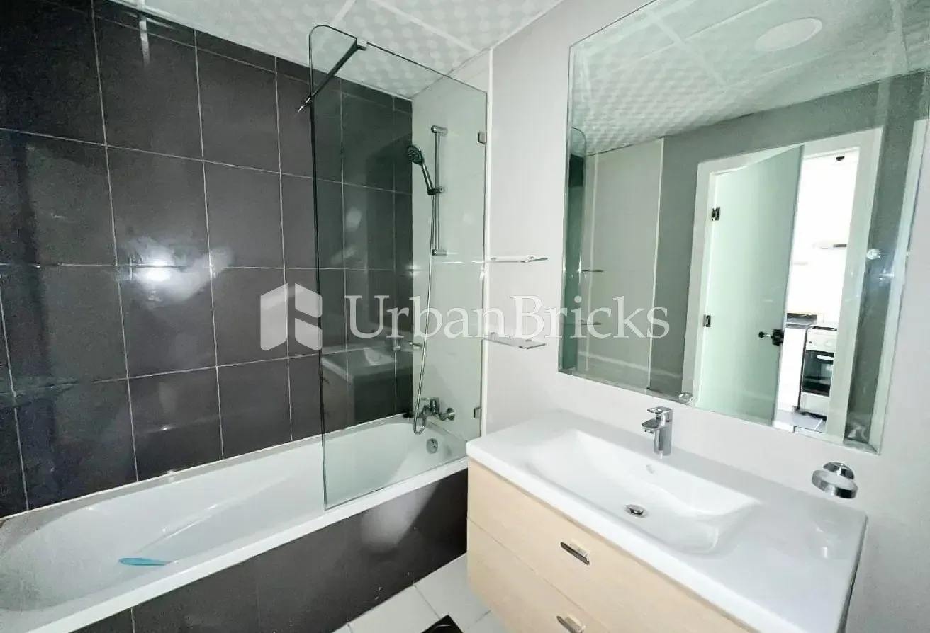 Golf view | Fully Furnished | Multiple Cheques