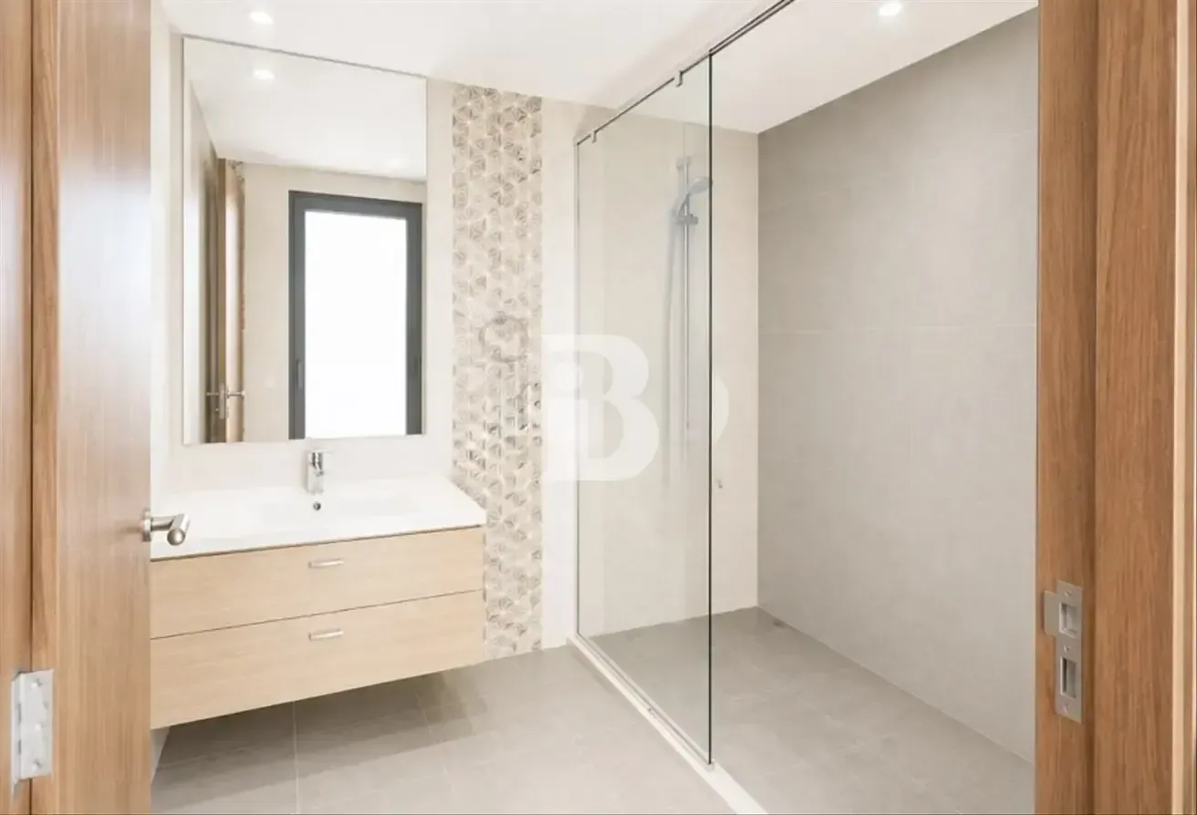 Furnished 2 Bed's + Maids | Golf View | Spacious