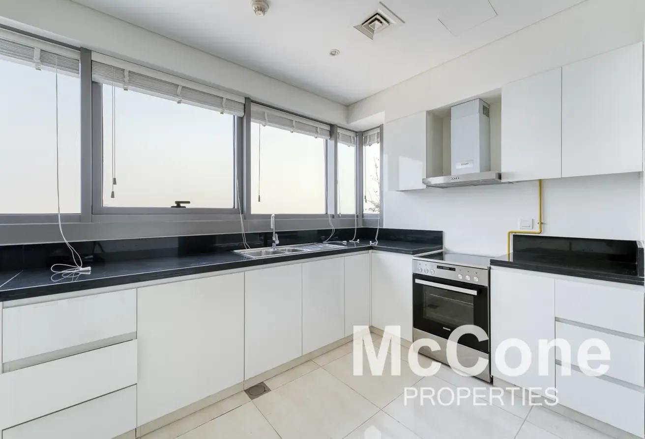 High Floor | Vacant Soon | Golf Course View