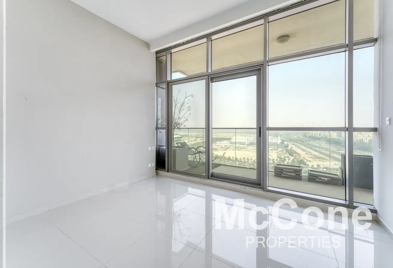 High Floor | Vacant Soon | Golf Course View