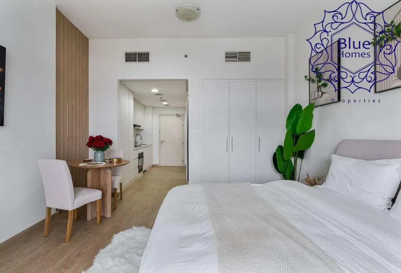 Fully Furnished and Upgraded Studio|Ready to move