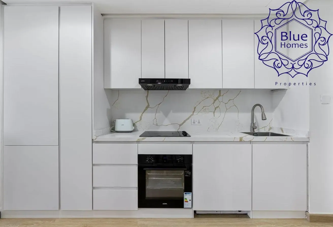 Fully Furnished and Upgraded Studio|Ready to move