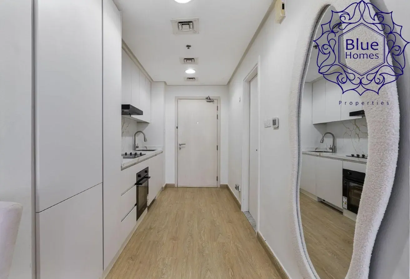 Fully Furnished and Upgraded Studio|Ready to move