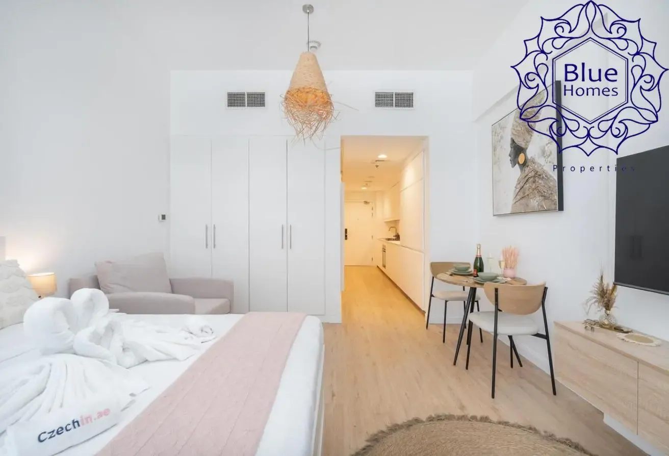 Luxury Furnishing|Upgraded unit|Multiple Payments