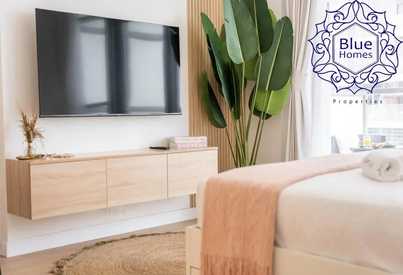 Luxury Furnishing|Upgraded unit|Multiple Payments