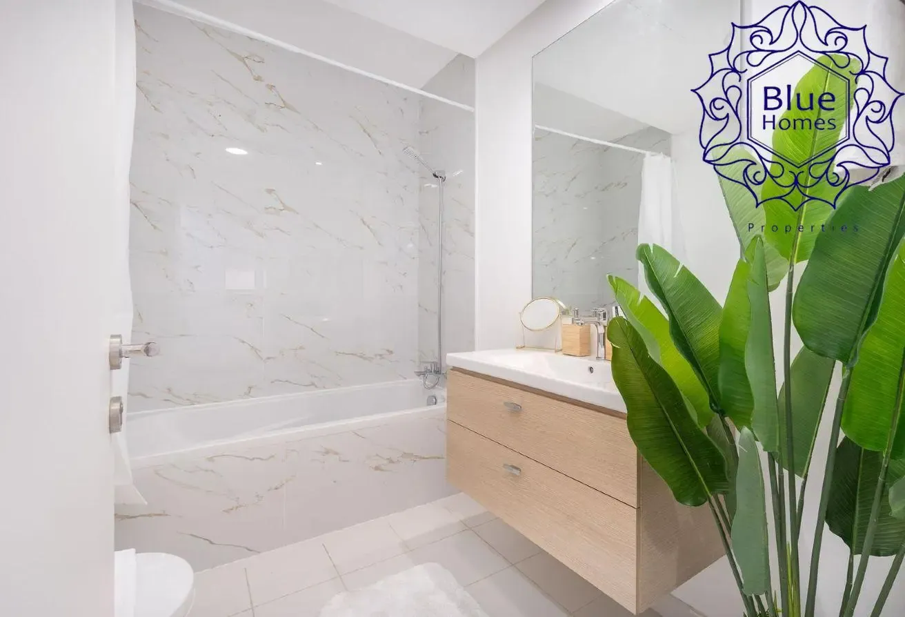 Luxury Furnishing|Upgraded unit|Multiple Payments