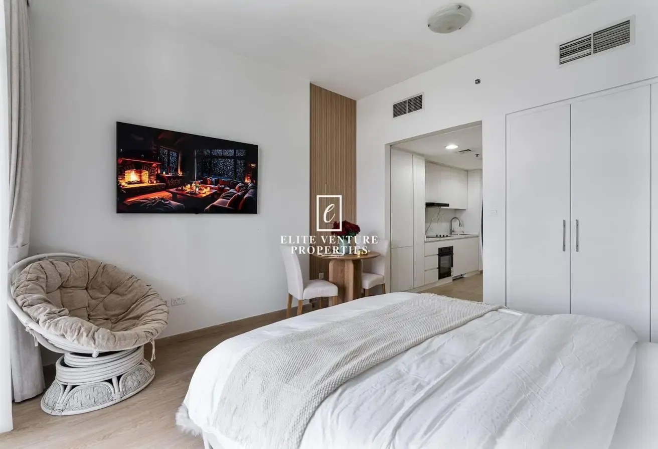 FULLY FURNISHED | HIGH FLOOR | SPACIOUS LAYOUT