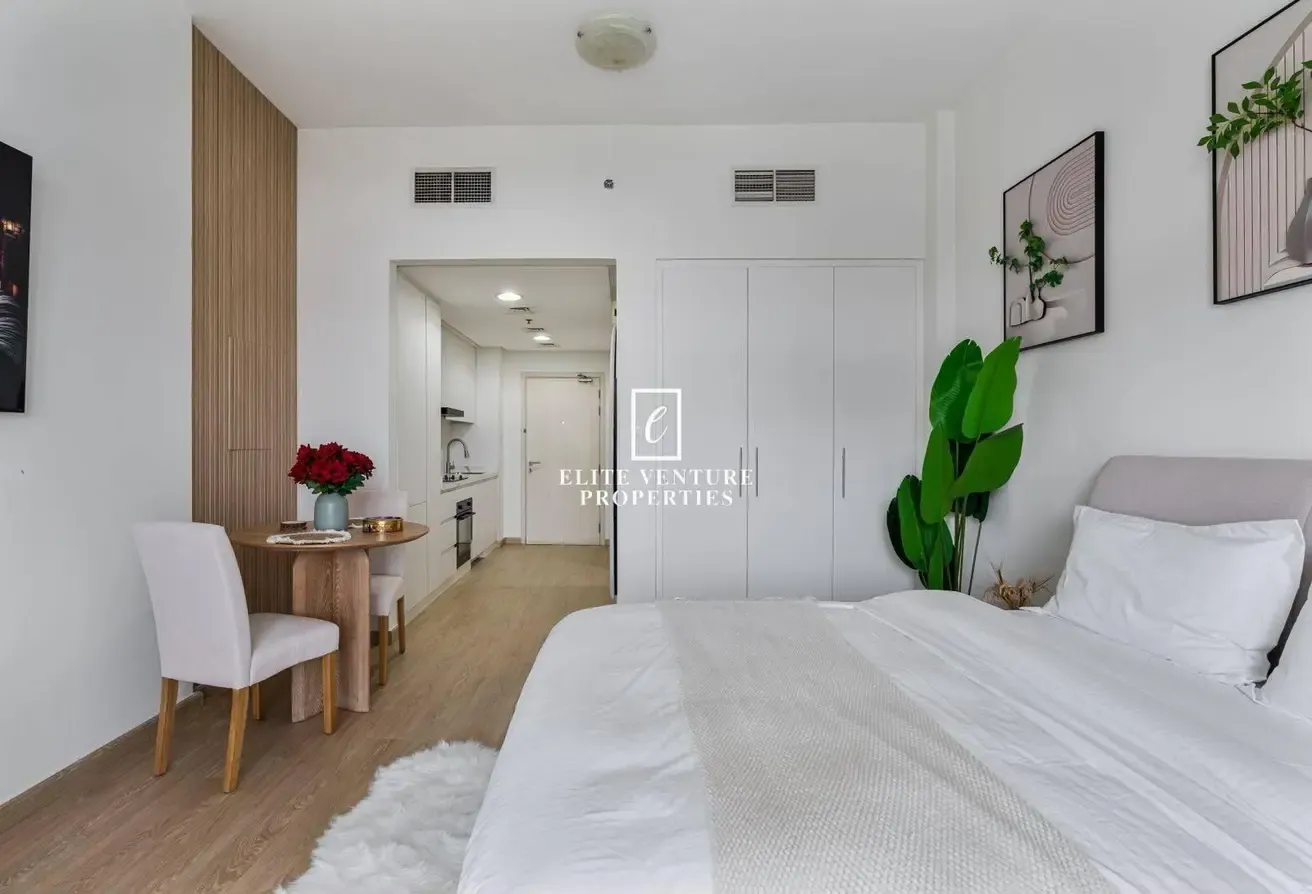 FULLY FURNISHED | HIGH FLOOR | SPACIOUS LAYOUT