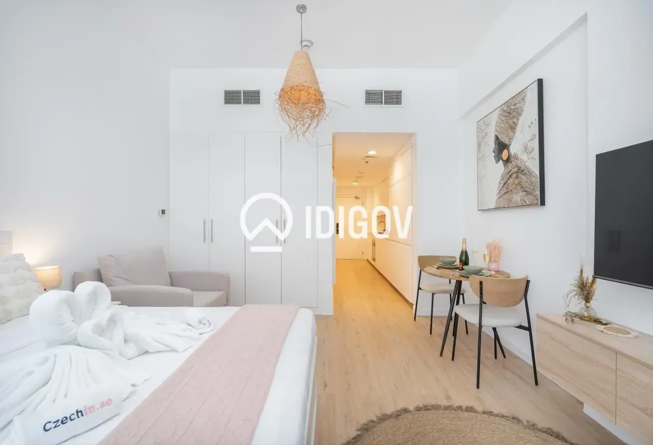 Skyline Living | Modern Studio | Serene Golf Views
