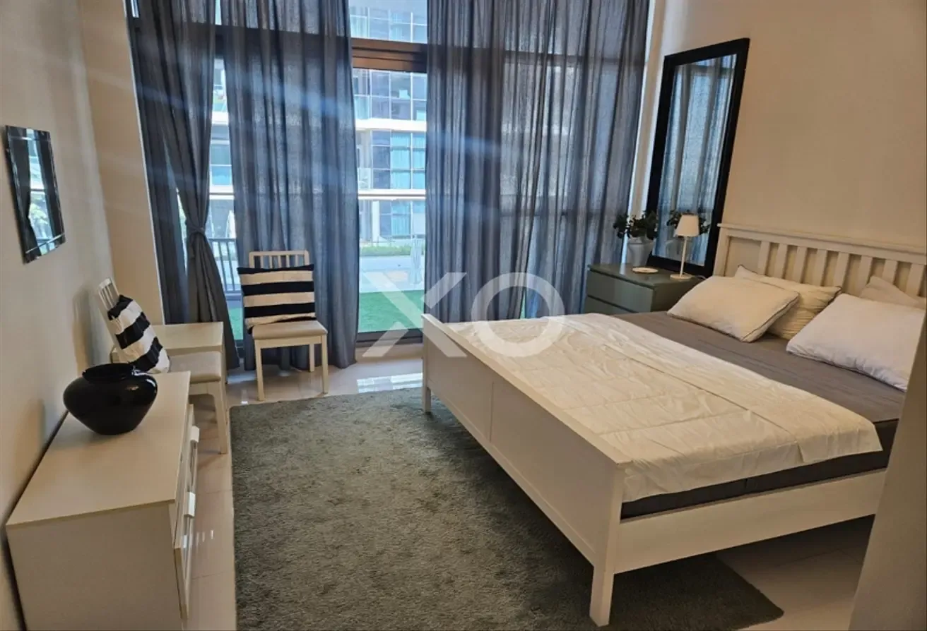 Negotiable | Multiple Cheques | Pool View