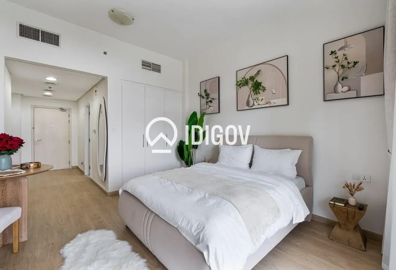 Skyline Serenity | Golf Community | Modern Studio