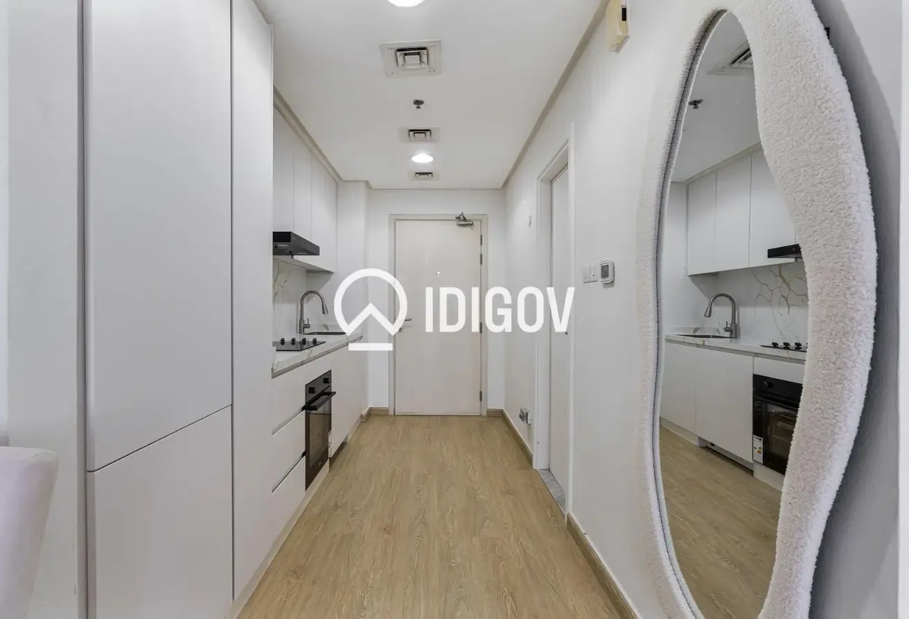 Skyline Serenity | Golf Community | Modern Studio
