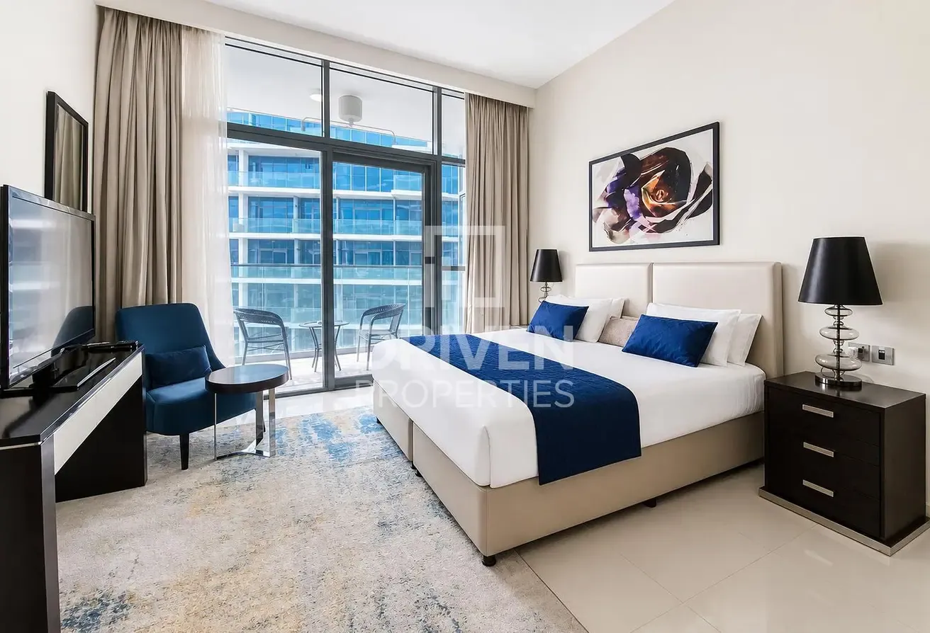 Golf Course View | Big Layout | Fully Furnished