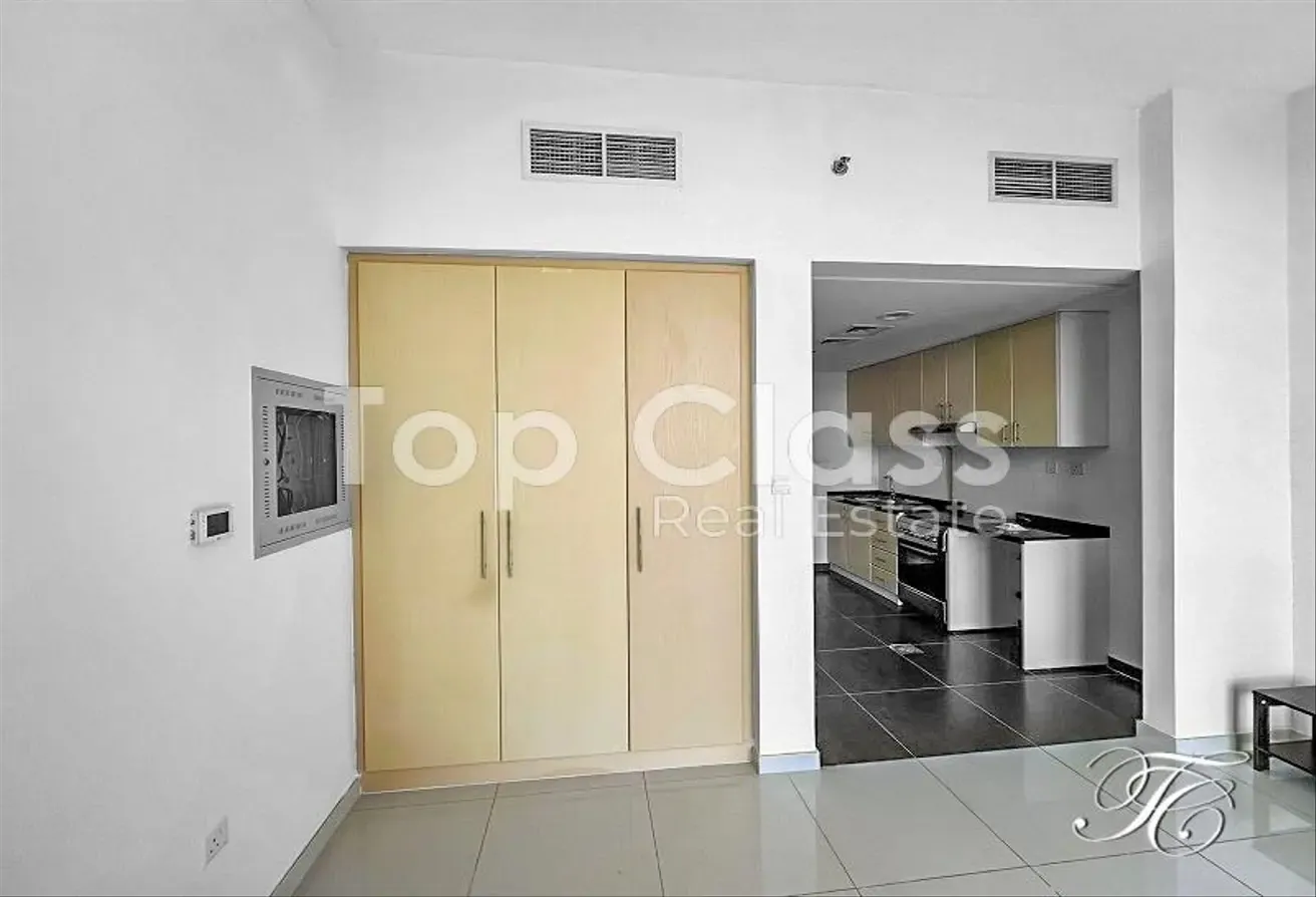 Bright and Spacious | Vacant | Must See!