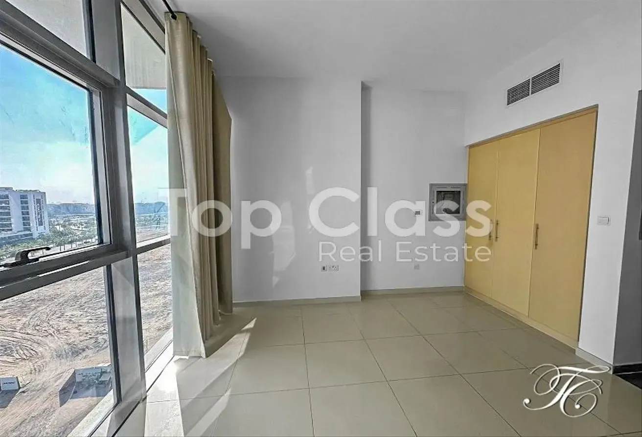 Bright and Spacious | Vacant | Must See!