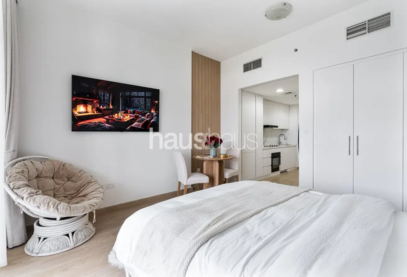 Newly Refurbished | Fully Furnished | Vacant