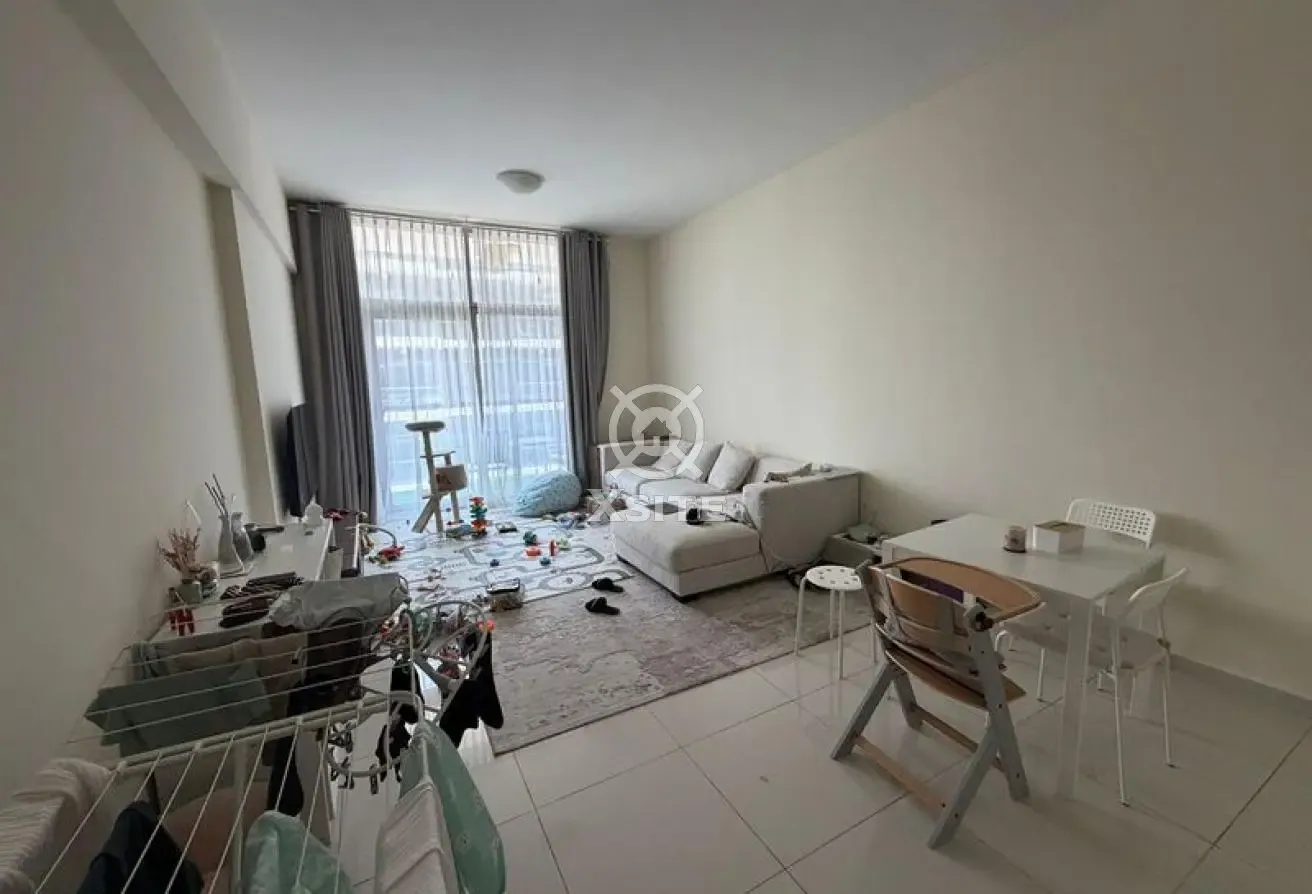 Elegant Living |Unfurnished |Fitted Kitchen