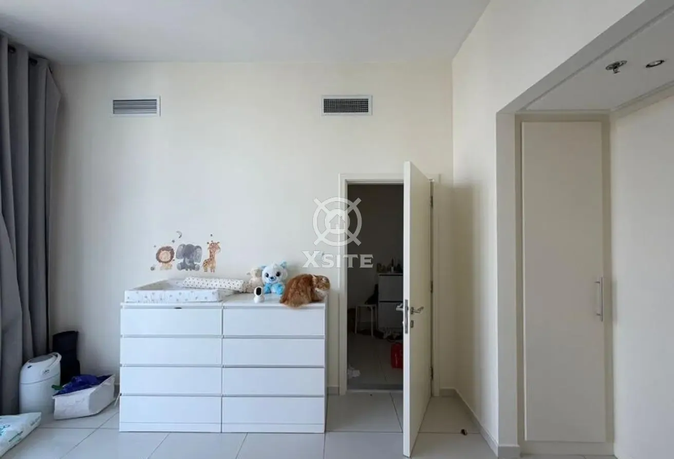 Elegant Living |Unfurnished |Fitted Kitchen