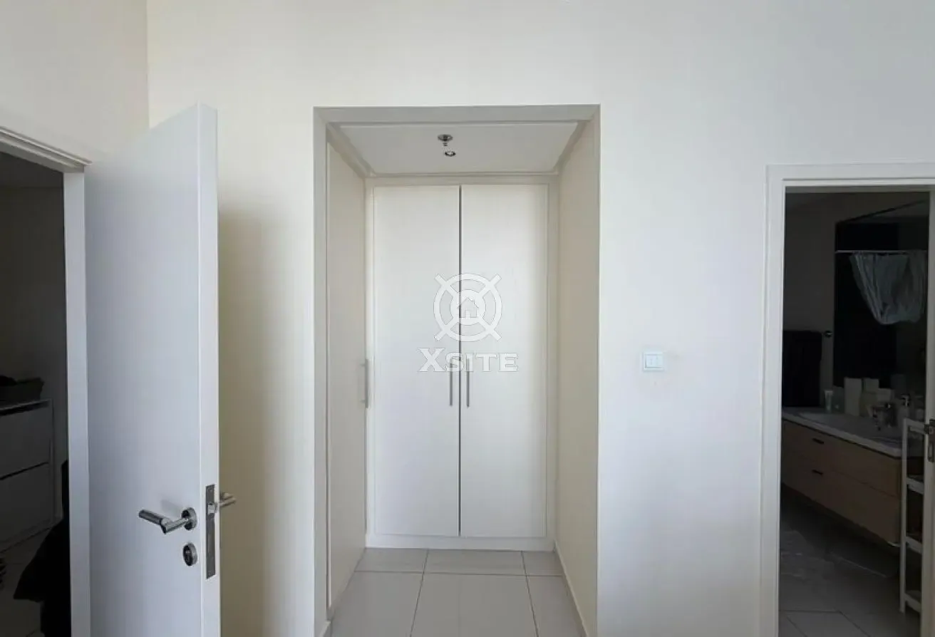 Elegant Living |Unfurnished |Fitted Kitchen