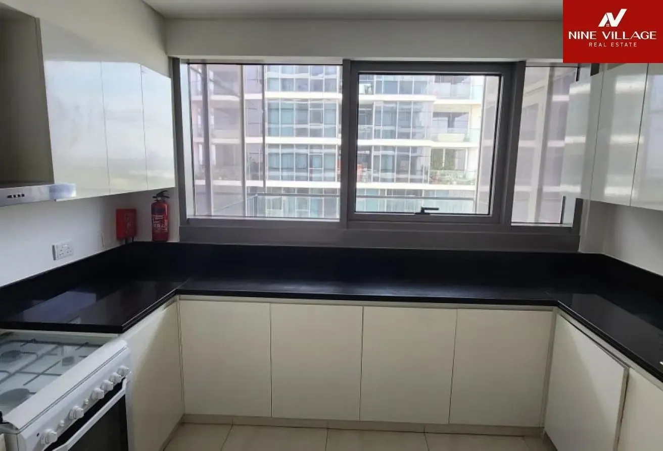 Huge 2BR Apartment - Golf Course View - Maids Room