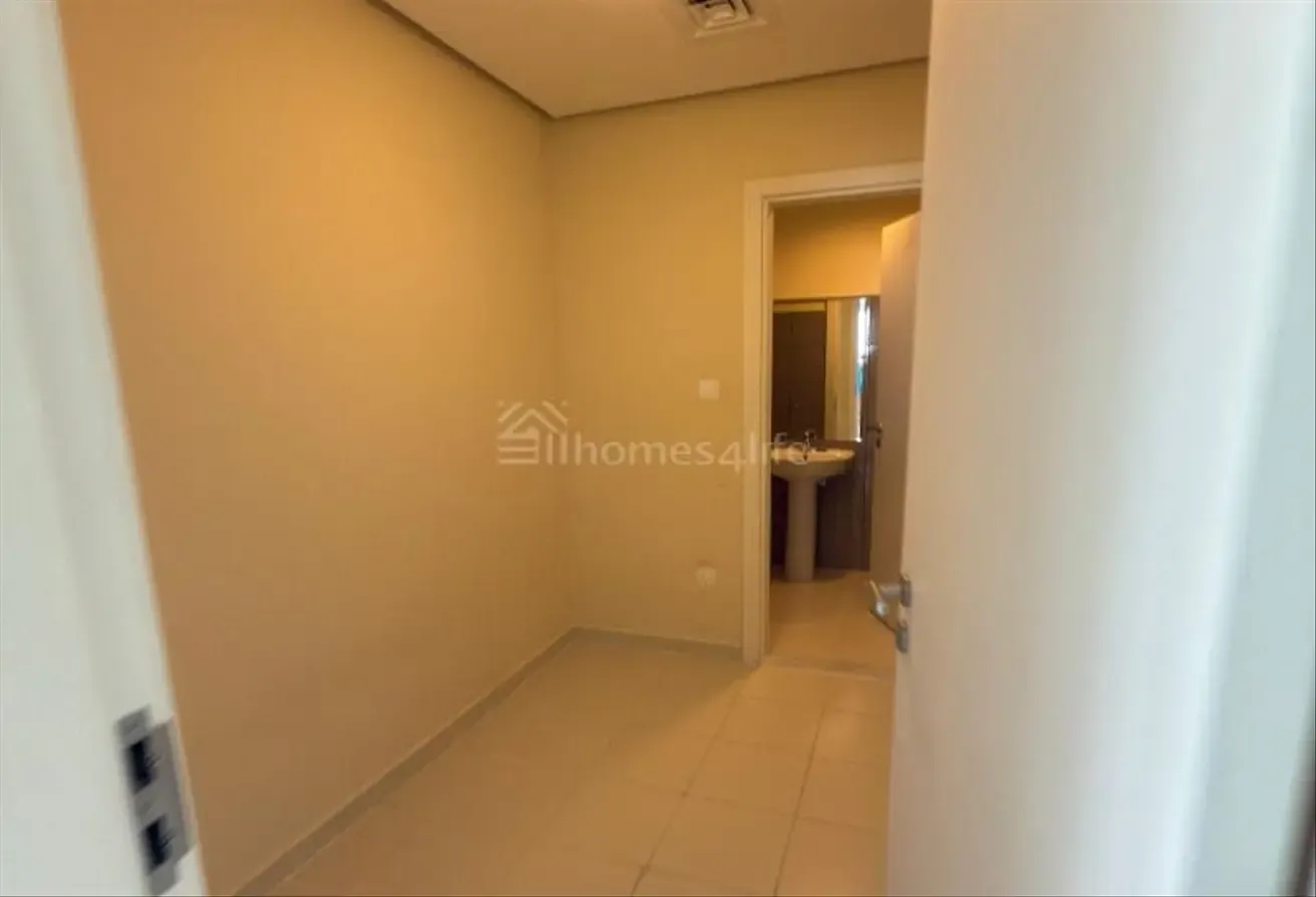 Golf Community Living | Prime Location | 3 Bedroom