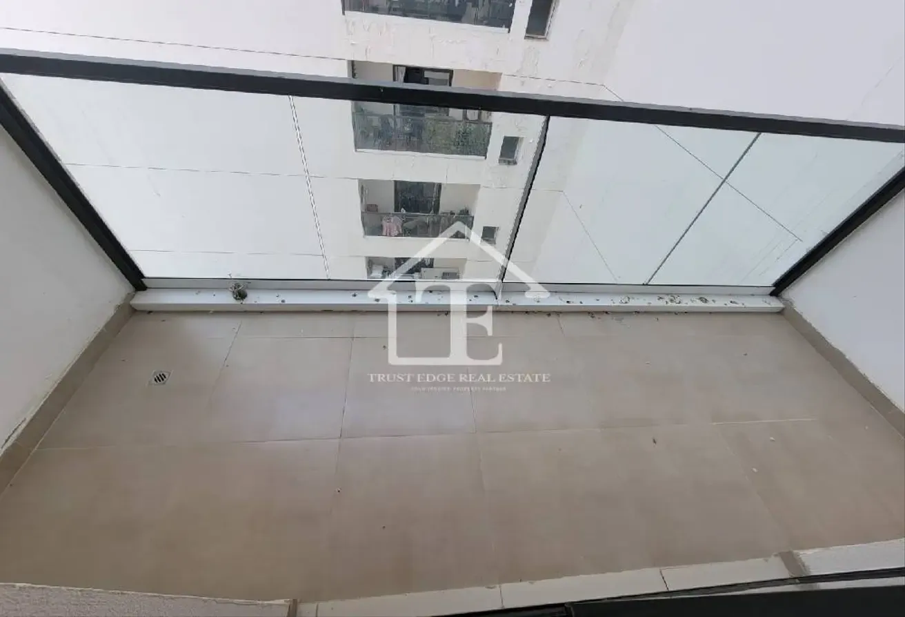 3 Balconies | Open Kitchen | 6 Cheques | Vacant