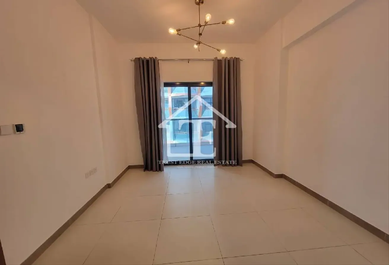 3 Balconies | Open Kitchen | 6 Cheques | Vacant