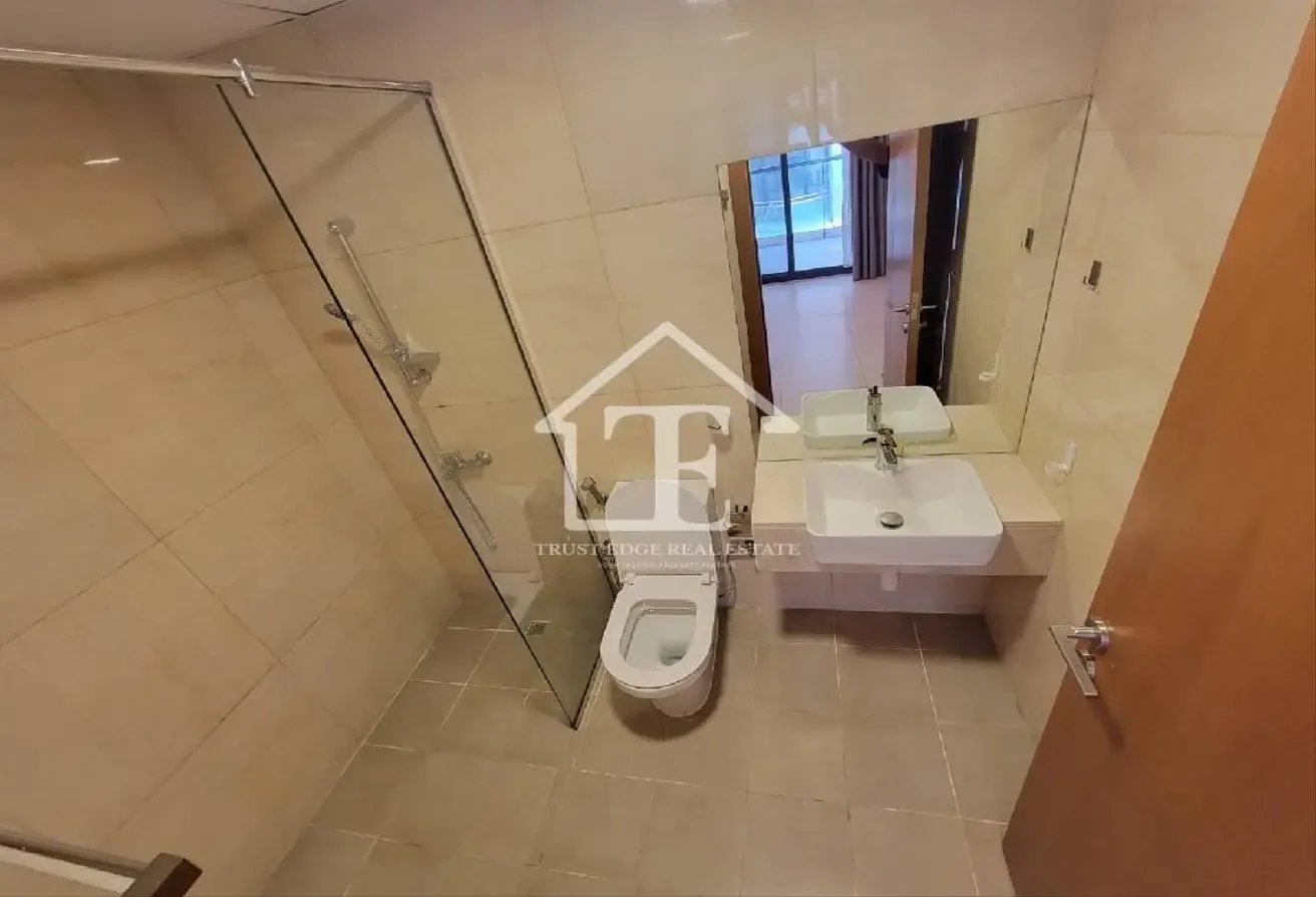 3 Balconies | Open Kitchen | 6 Cheques | Vacant