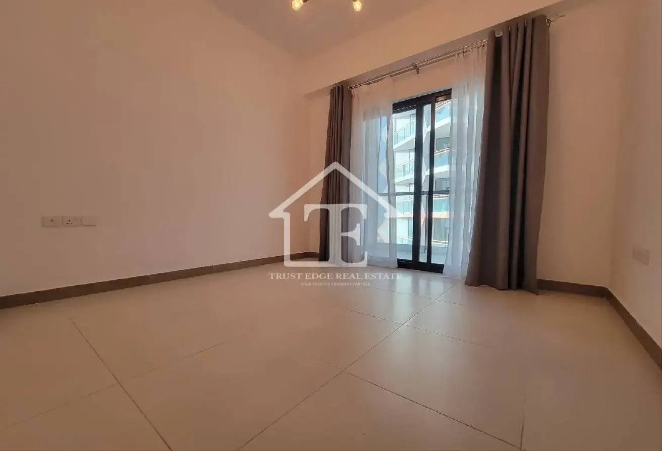 3 Balconies | Open Kitchen | 6 Cheques | Vacant