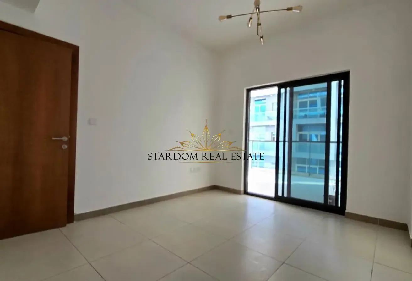 1 BR Apartment in Dubai Silicon Oasis with Parking
