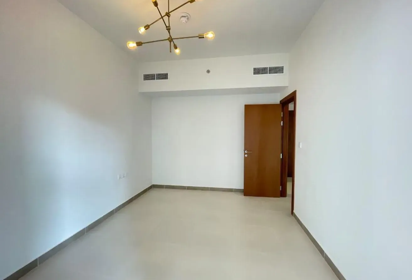 Excellent Rent 1 BR Dubai Silicon Binghatti Point