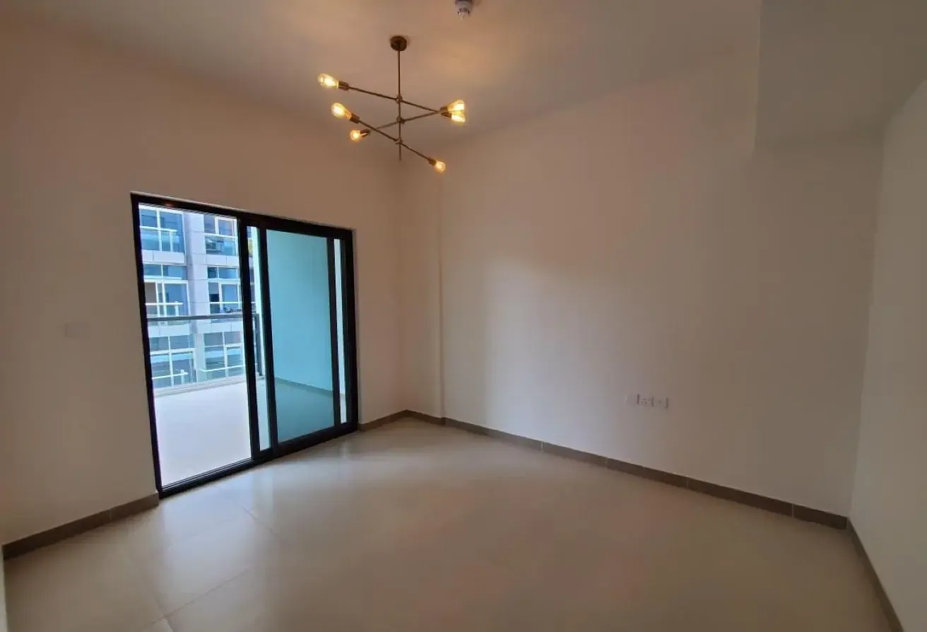 Excellent Rent 1 BR Dubai Silicon Binghatti Point