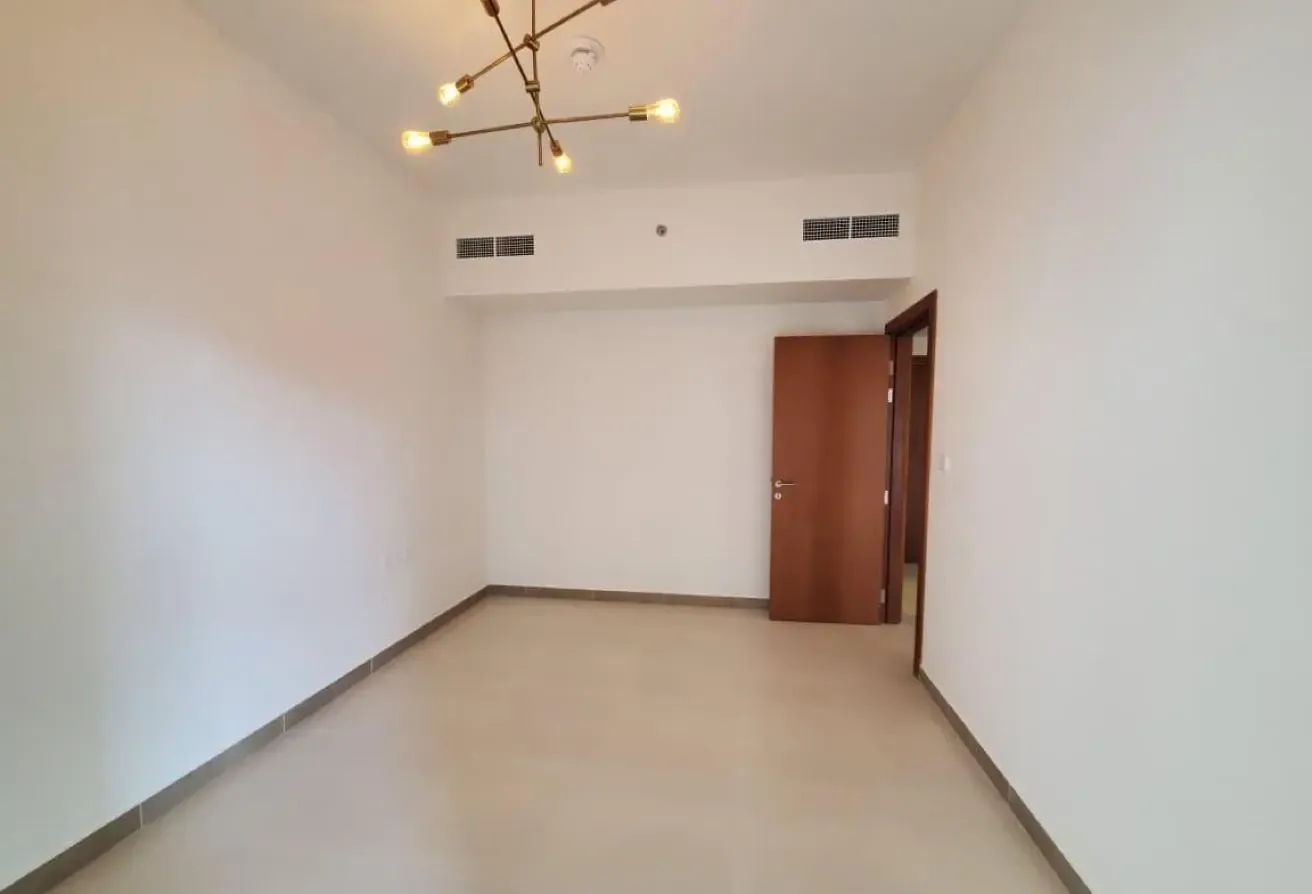 Excellent Rent 1 BR Dubai Silicon Binghatti Point