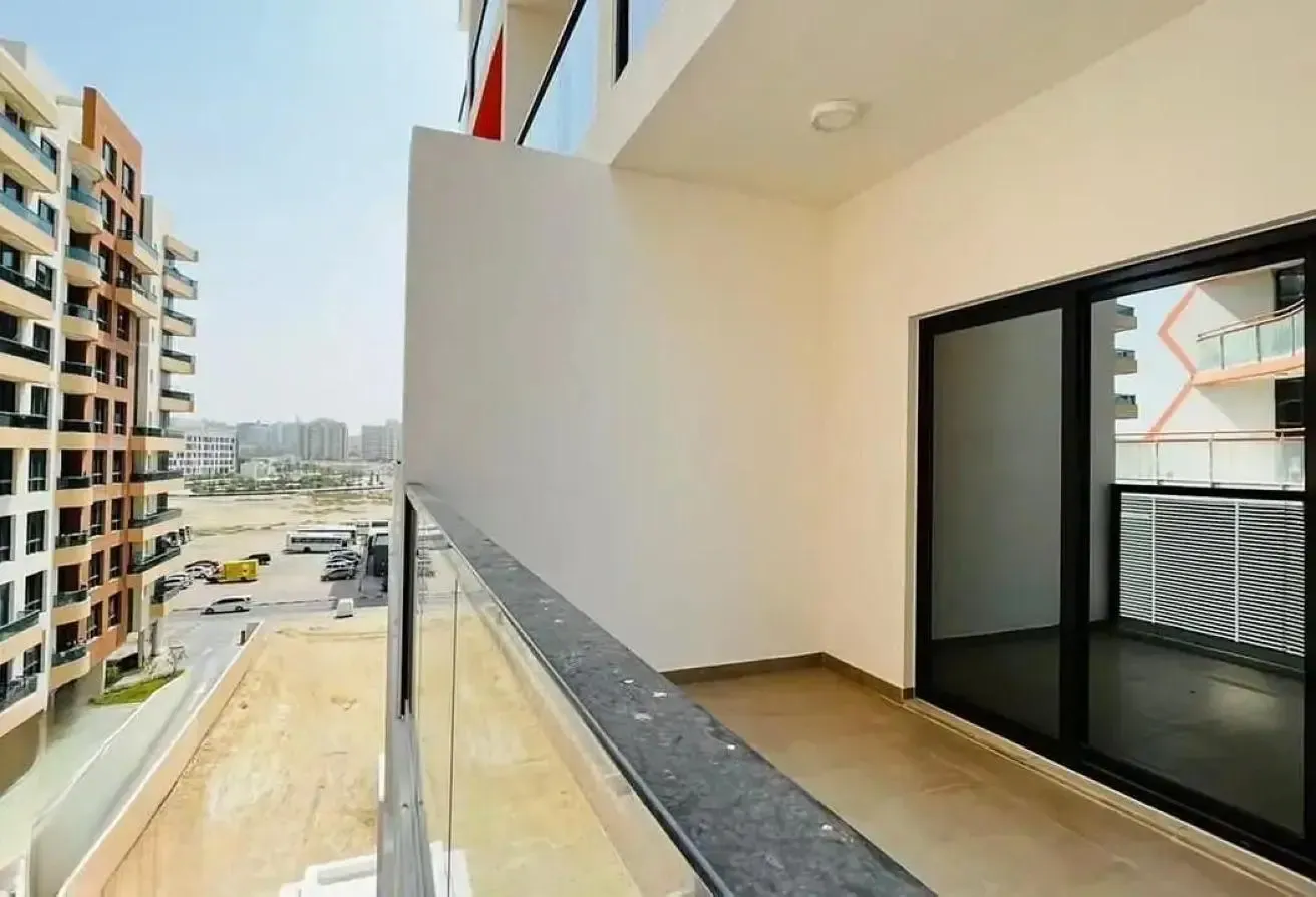 Bright 2 Bedroom in Binghatti Point, DSO | Balcony