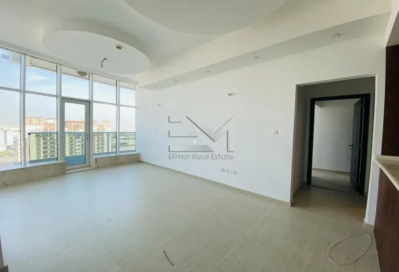 High Floor Unit | Equipped with Kitchen Appliances