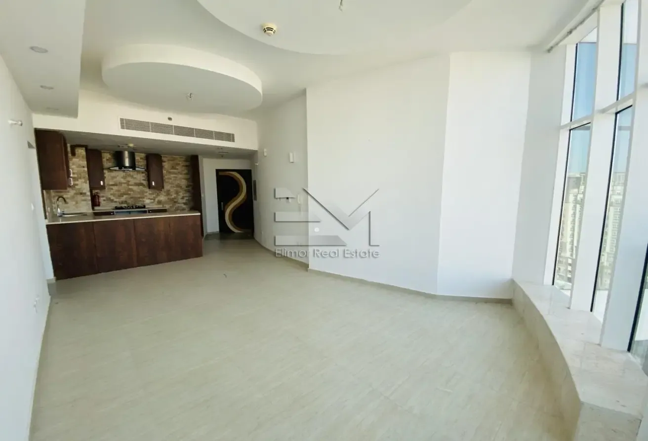 High Floor Unit | Equipped with Kitchen Appliances