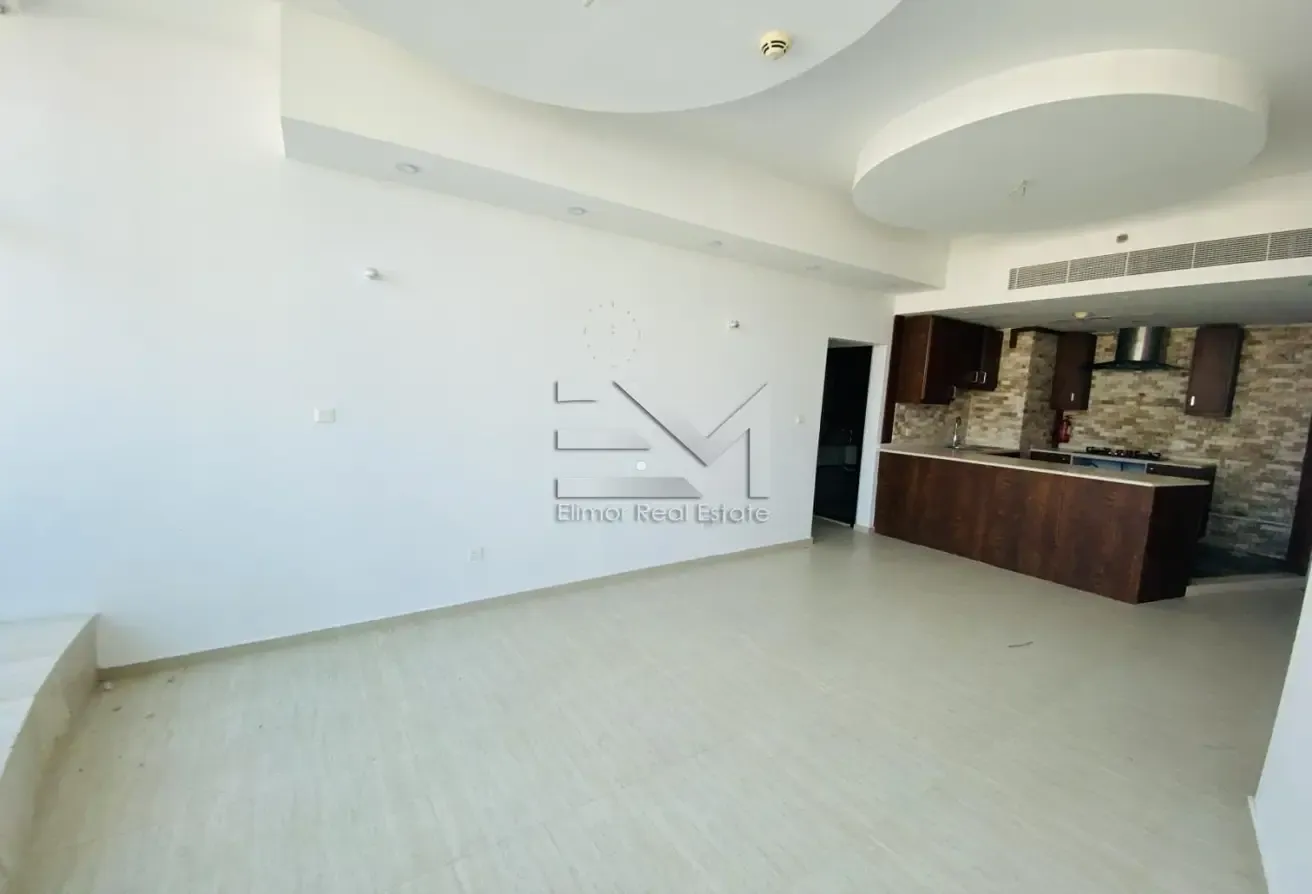 High Floor Unit | Equipped with Kitchen Appliances
