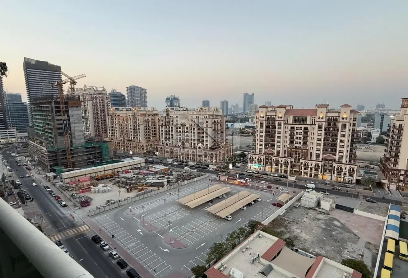 High Floor Unit | Equipped with Kitchen Appliances