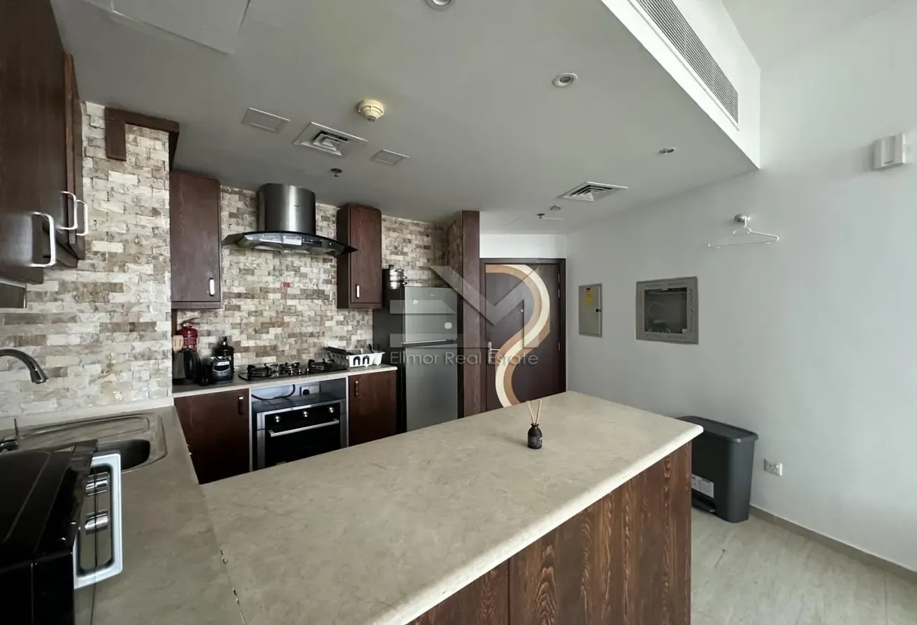 High Floor Unit | Equipped with Kitchen Appliances