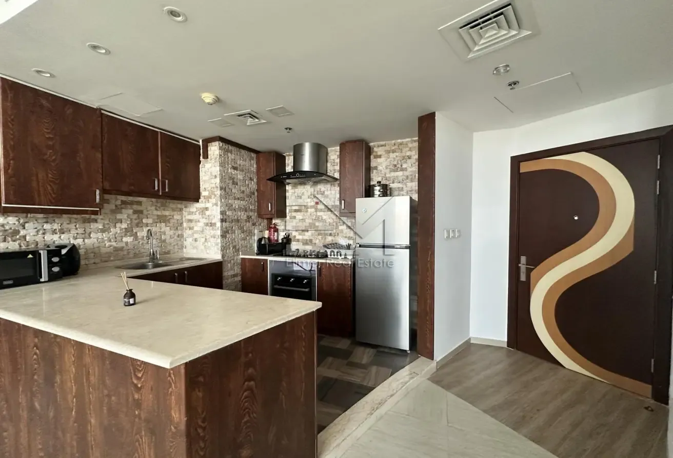 High Floor Unit | Equipped with Kitchen Appliances