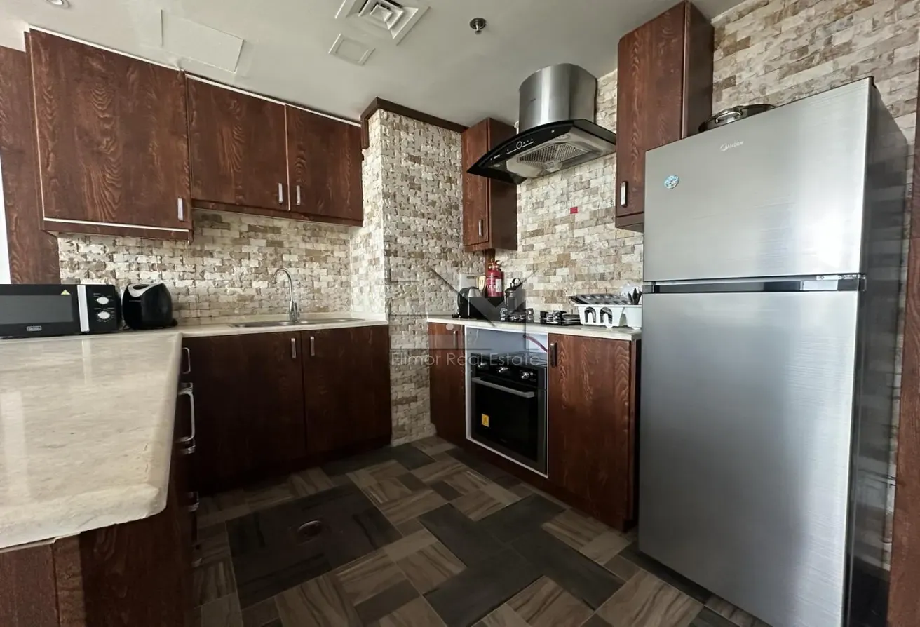 High Floor Unit | Equipped with Kitchen Appliances