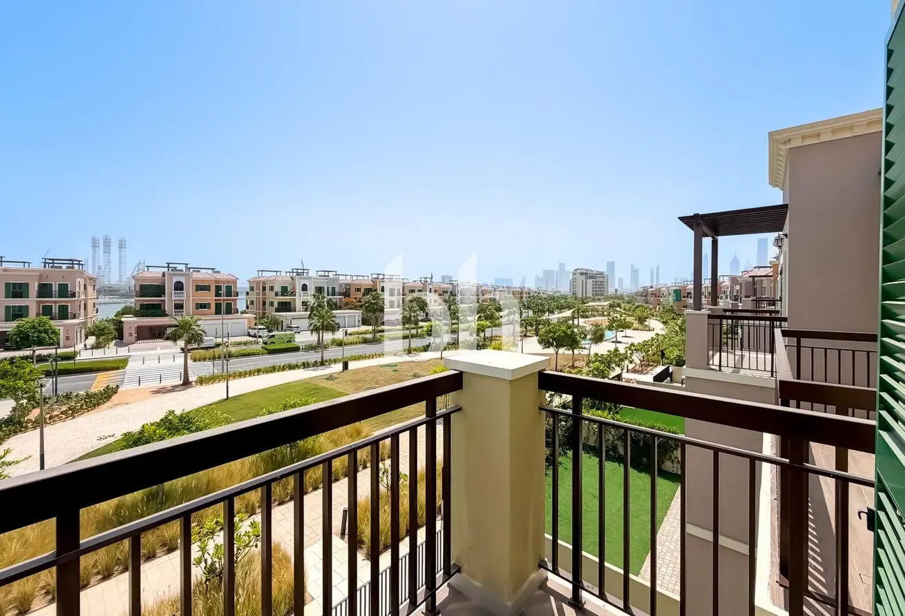Single Row | Water View | Maids Room