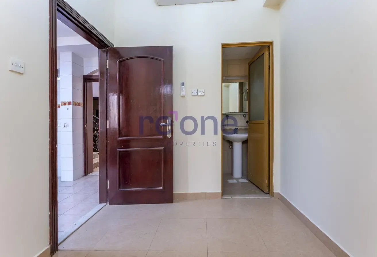 5BR Townhouse | Jumeirah 1 | Close to the Beach