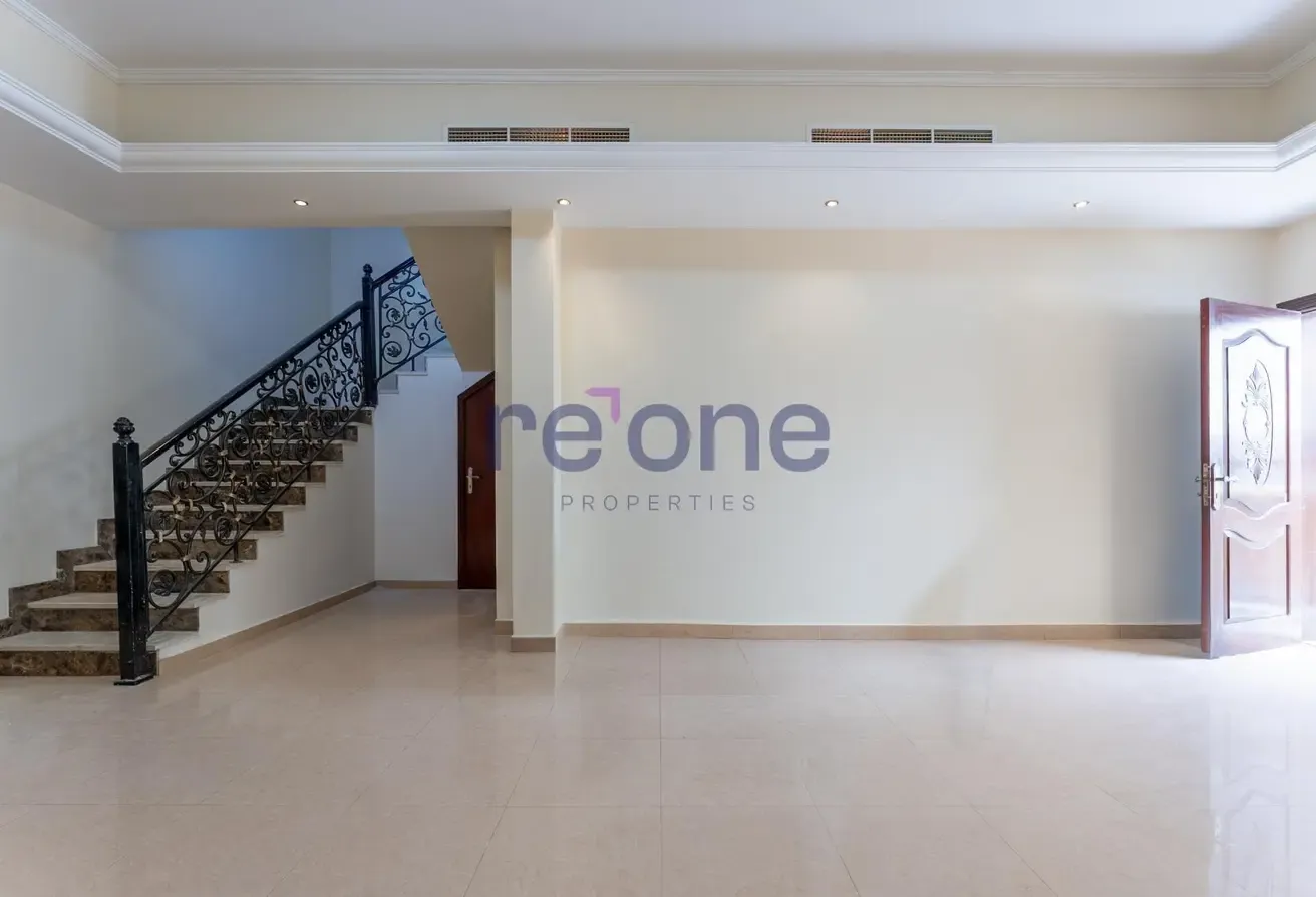 5BR Townhouse | Jumeirah 1 | Close to the Beach