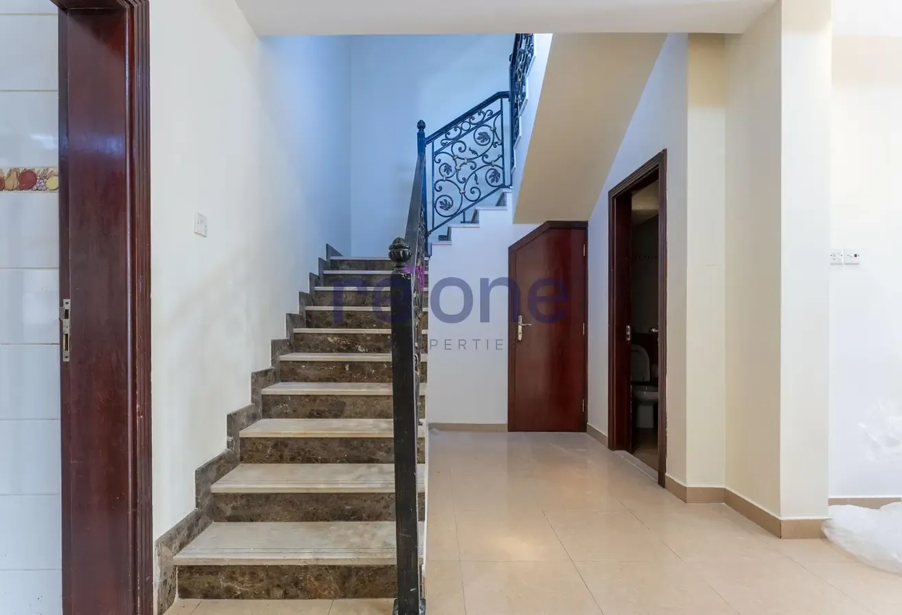 5BR Townhouse | Jumeirah 1 | Close to the Beach