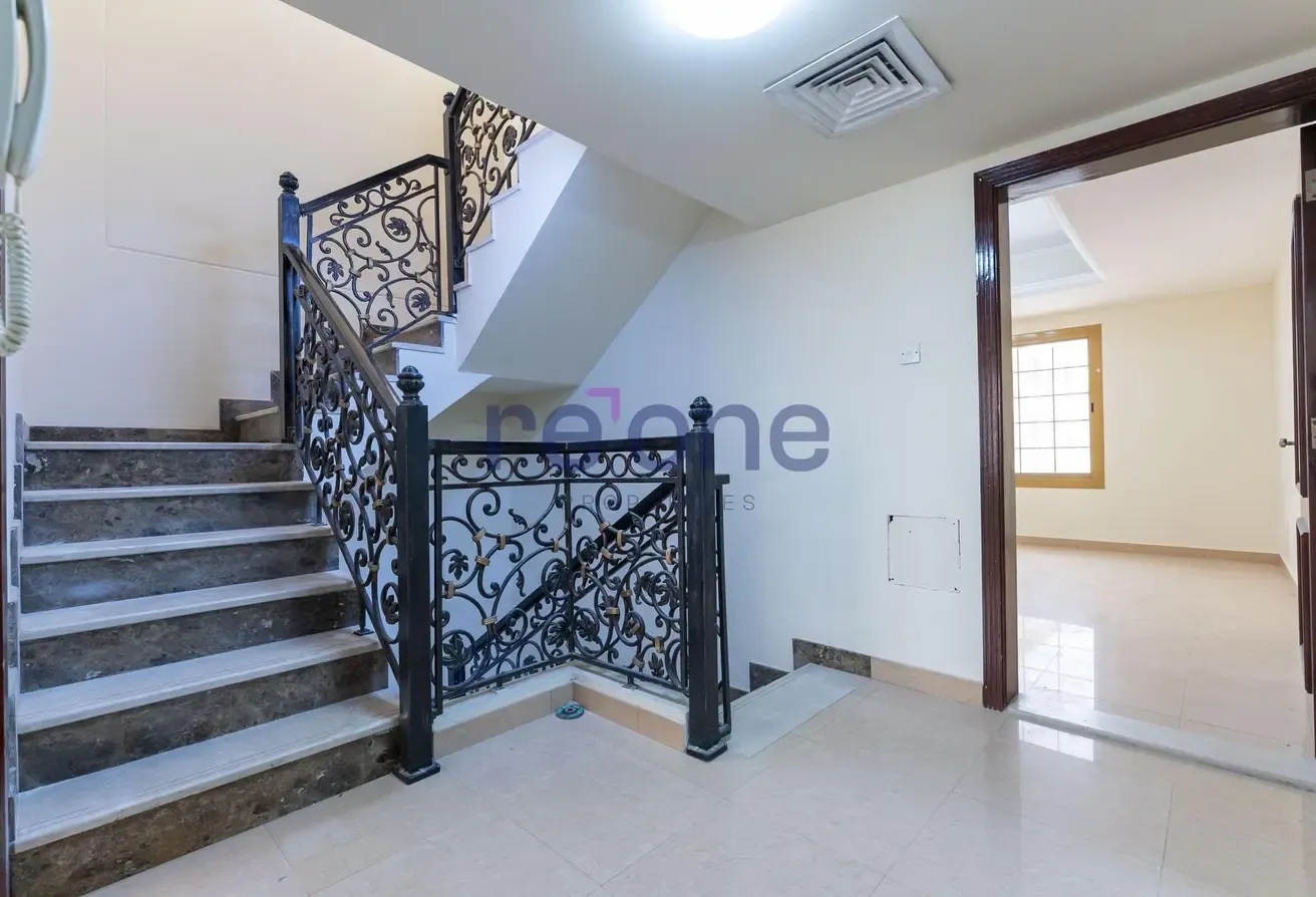 5BR Townhouse | Jumeirah 1 | Close to the Beach