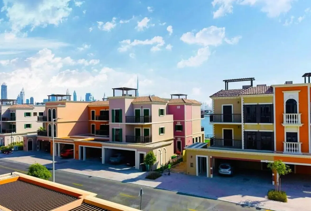 Large Lay out | Prime Location | Community View