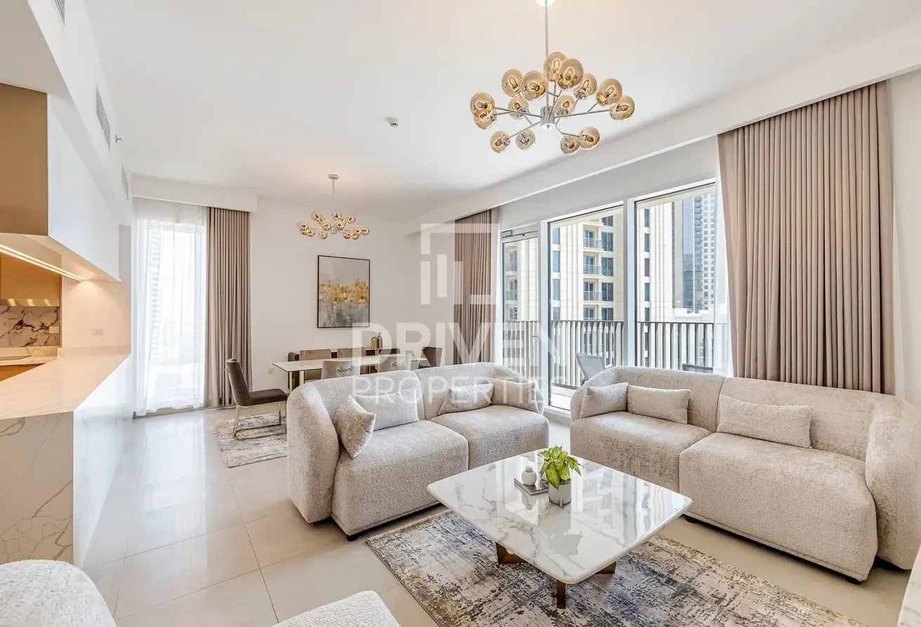 Vast Layout Unit with Fantastic Marina View