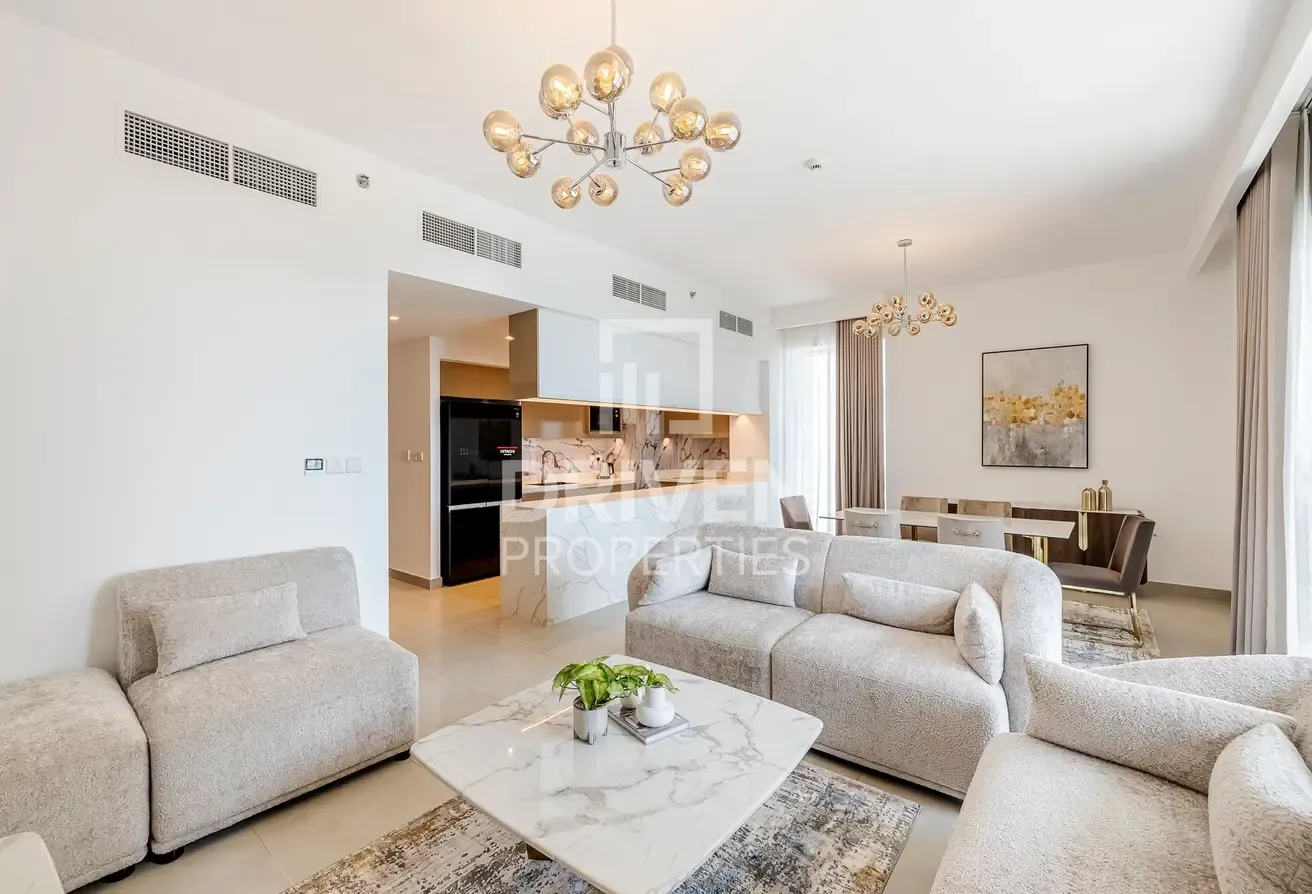Vast Layout Unit with Fantastic Marina View