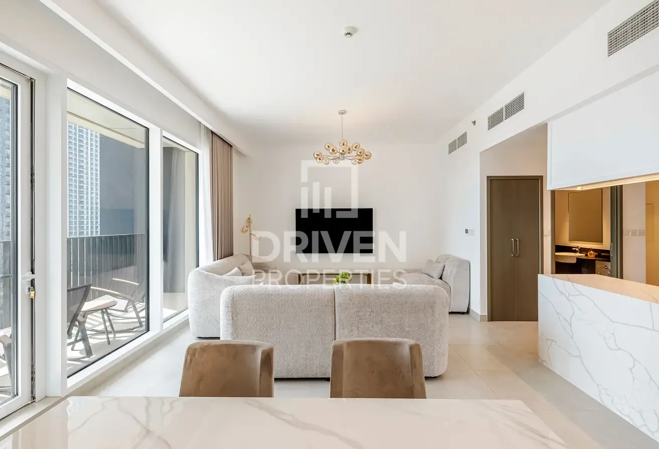 Vast Layout Unit with Fantastic Marina View